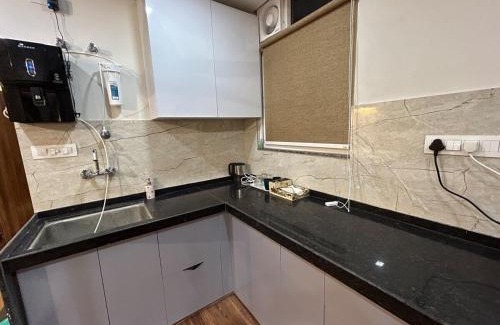 Panch Batti Apartment | Shiv - The Luxurious Gold Studio in Jaipur