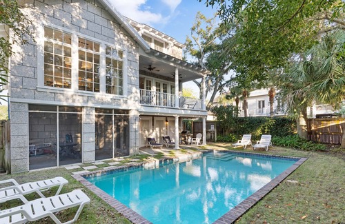 East Beach House | Shore am Happy located at the 8th Street Beach Entrance, sleeps 12 w/large Pool