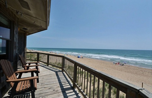 Buxton Cottage | Shore Break Cottage- Steps to Beach- Incredible Views- Community Pool