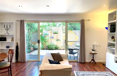 Henley Beach Apartment | Shore to Please 1 bdrm loft apt Beach Wifi