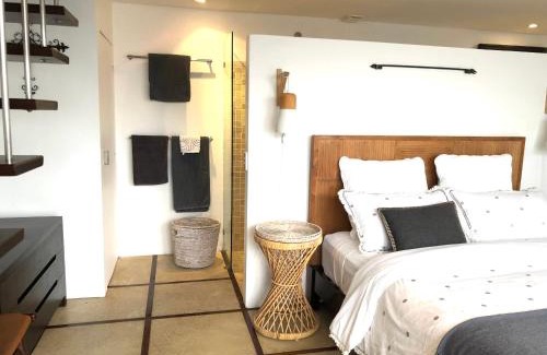 Sapphire Beach House | Shorebreak Studio Apartments