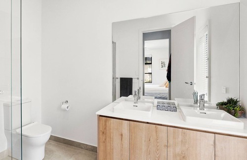Lorne House | Shoreline, A beautiful, modern 4-bed home with many features for a memorable family vacation