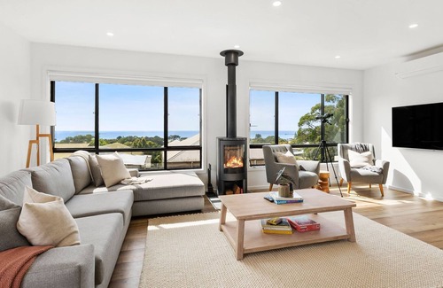 Lorne House | Shoreline, A beautiful, modern 4-bed home with many features for a memorable family vacation