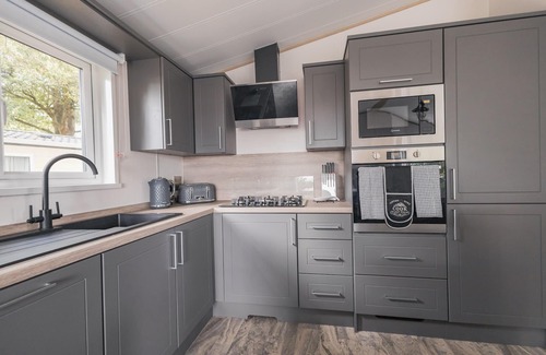 Mudeford House | Shoreline - a spacious, well appointed lodge overlooking Christchurch Harbour.