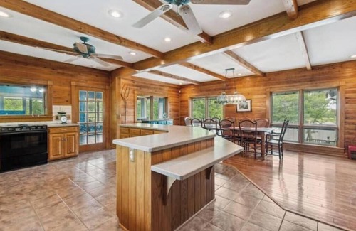 Bowring Apartment | Shoreline Lodge on Private Lake