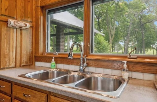 Bowring Apartment | Shoreline Lodge on Private Lake