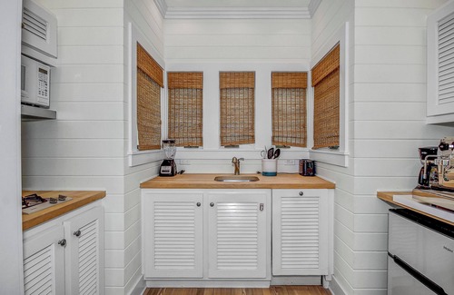 Cottage District House | Short Distance to the White Sandy Beaches, Rendezvous Main House + Carriage in Seaside