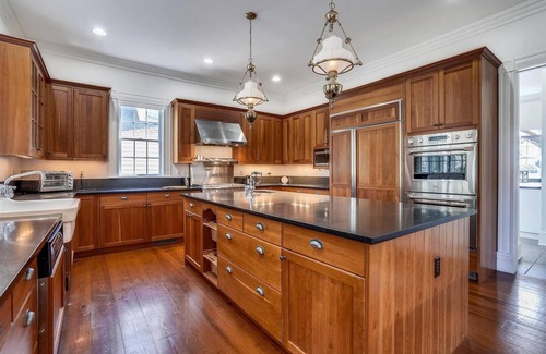 Cambridge House | Short drive to Downtown Cambridge | Pool | Private Dock | Game Room | Stunning V