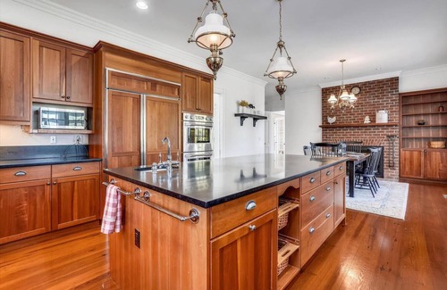 Cambridge House | Short drive to Downtown Cambridge | Pool | Private Dock | Game Room | Stunning V