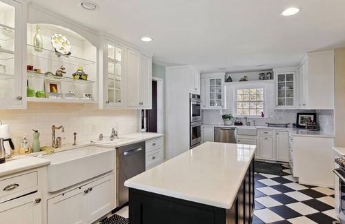 Cambridge House | Short drive to Downtown Cambridge | Private Dock | Guest House | Pool | Hot Tub
