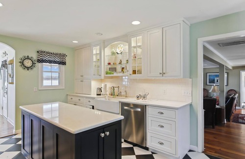 Cambridge House | Short drive to Downtown Cambridge | Private Dock | Guest House | Pool | Hot Tub
