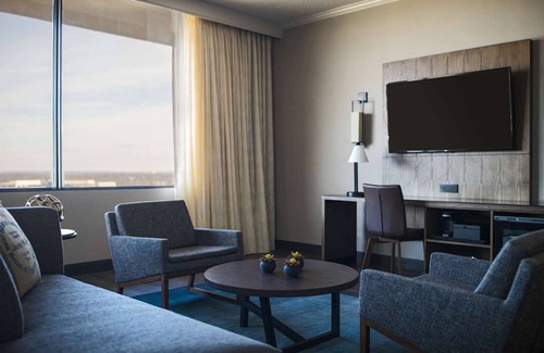 Nashville Hotel | Short Drive to Nashville Zoo and Nashville Airport! Shuttle, Pool, Parking!