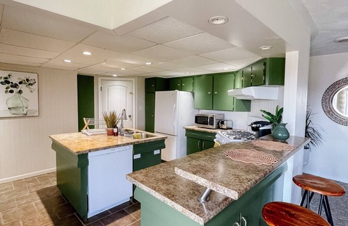 Leamington House | Short Drive to Point Pelee! Forget Your Worries in This Spacious & Serene Space