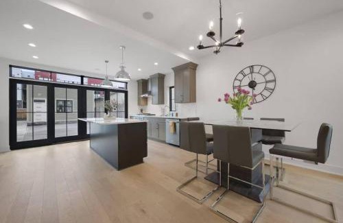 Italian Village House | Short North Convention King Bed Free Parking!