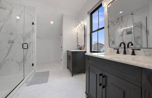 Italian Village House | Short North Convention King Bed Free Parking!