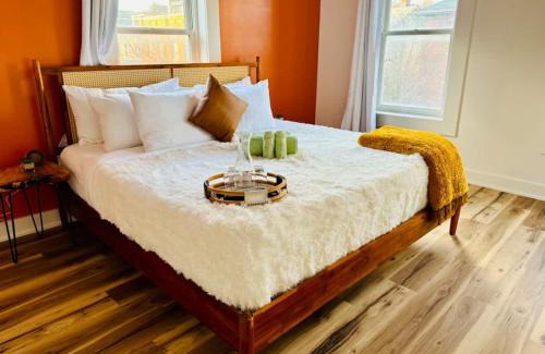 Italian Village House | Short North Convention King Bed Free Parking!