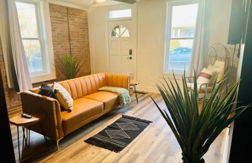 Italian Village House | Short North Convention King Bed Free Parking!