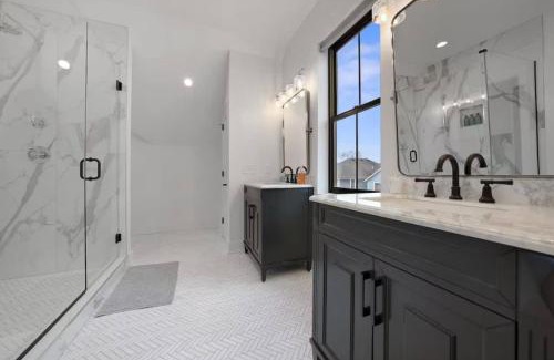 Italian Village House | Short North Convention King Bed Free Parking!