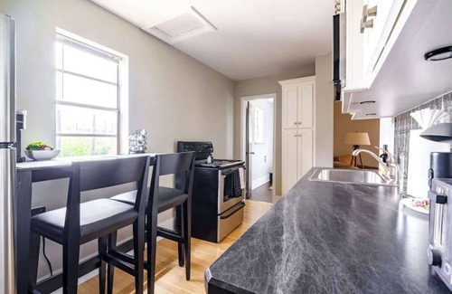 Victorian Village House | Short North - Convention - Private Parking - Pets