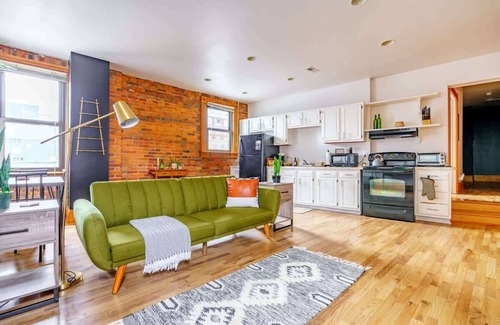Weinland Park Apartment | Short North - King Bed - Free Parking - Convention