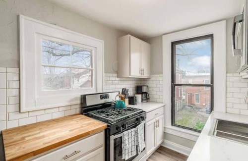 University District House | Short north- STEPS to High St -Private Parking-OSU