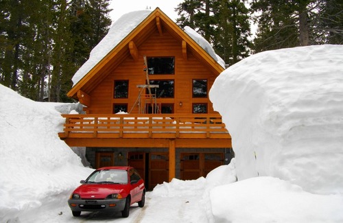 Serene Lakes Cabin | Short troll to Lakes- Nature Inspired Serene Cabin- with canoe