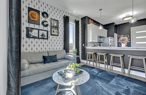 Hadley - Washington Condo | Short uber to Broadway at The Outlaw, Free Parking