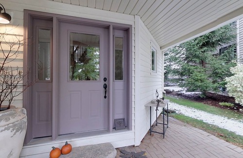 The Blue Mountains Ski Chalet | Short walk from the Village at Blue Mountain - fantastic views of the mountains!
