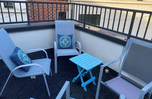 Northside Apartment | Short walk to bars, restaurants, shopping and UNC campus!