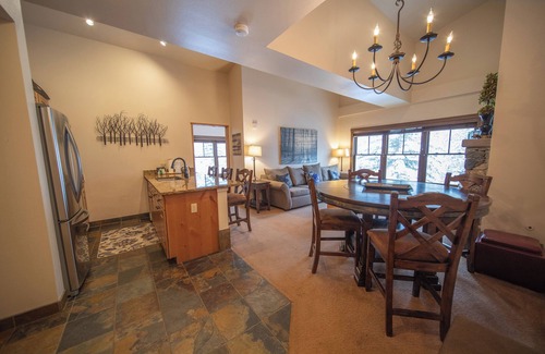 River Run Condo | Short walk to Gondola, dining, Gas Fireplace
