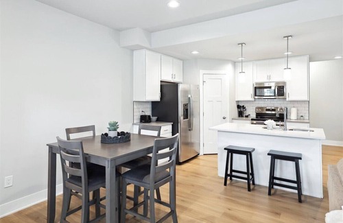 Norwalk House | Shortstop and Stay….and make yourself at home!