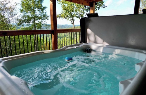 Heidelberg House | Shorty’s View| Hot Tub| Ride-In/Off-Road access