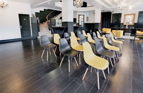 Gorge de Loup Apartment | Showroom, atypical event space