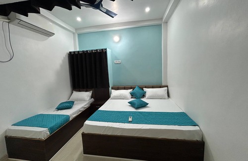 Varanasi Bed & Breakfast | SHREE GOMUKH RESIDENCY Guest house located near to river bank & temple, 250 mtrs