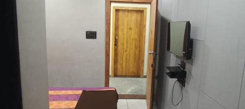 GIDC Hotel | Shree Hariraj Guest House