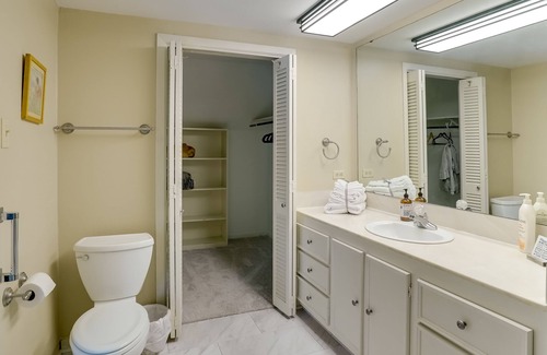 Broadmoor House | Shreveport Home w/ Private Pool & Screened Porch!