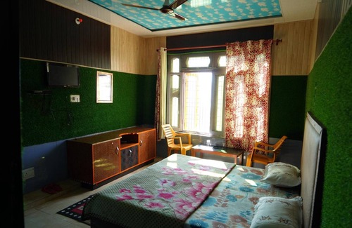 Didihat Hotel | Shri Anand Hotel Berinag