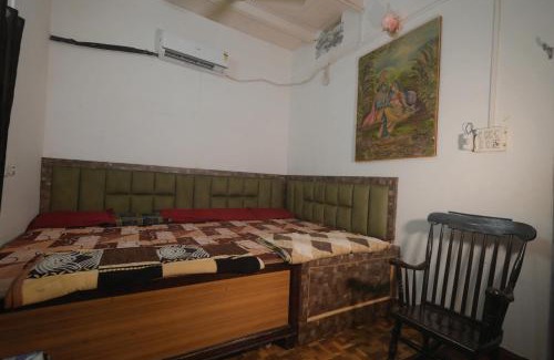 Mathura House | Shri Radha Raman Ji Seva Sadan