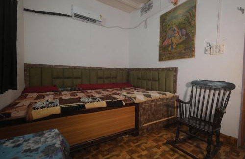 Mathura House | Shri Radha Raman Ji Seva Sadan