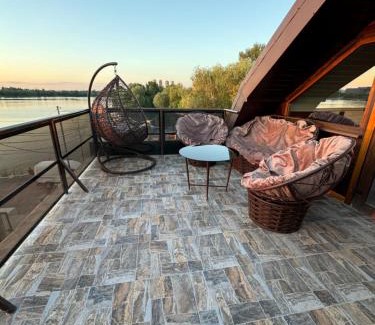 Dniprovs'kyi District Hotel | Shtil