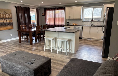 Canoe House | Shuswap SerenitynShuswap Lake, Canoe B.C.