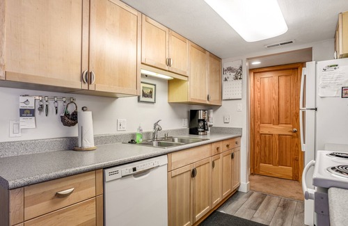 Warrior's Mark Condo | Shuttle to lifts from condo w/panoramic views
