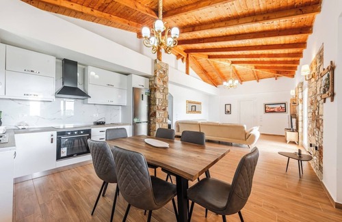 Borsh House | Siar | The Small Villa