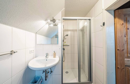 Altaussee Apartment | Sieglgut: Torberg Apartment | Kitchen | Parking