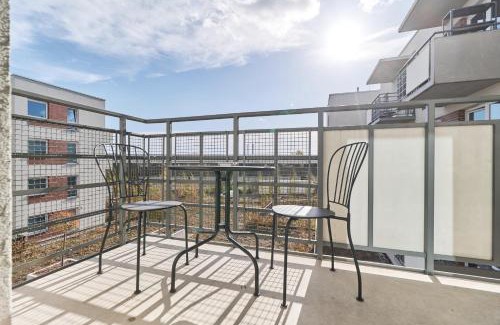 Krzyki Apartment | Siemianowicka Apartment with Balcony & Parking Wrocław by Noclegi Renters