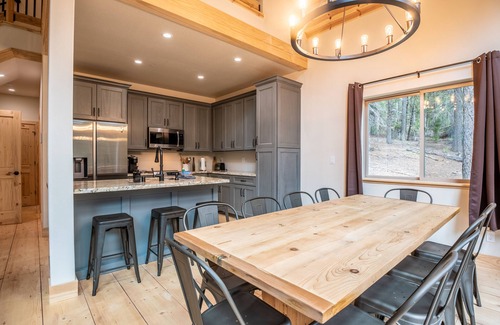 Dorrington Ski Chalet | Sierra Luxury Chalet - Pool Access & A/C!