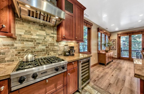 Sierra Shores Condo | Sierra Shores Four - Lakefront Vistas