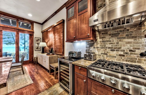 Sierra Shores Condo | Sierra Shores Five - Lakefront Comfort, Pool, Spa, Gym, A/C!