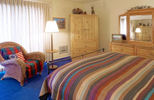 June Lake Apartment | Sierra Suns 10
