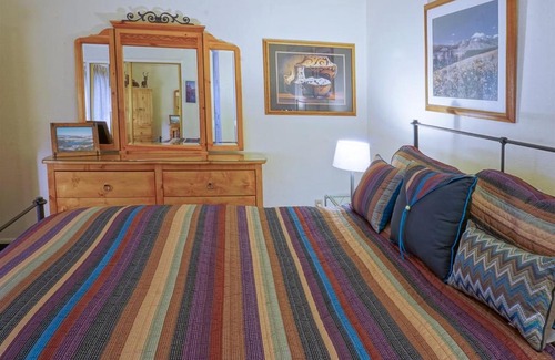 June Lake Apartment | Sierra Suns 10